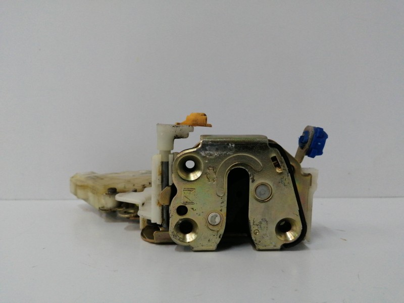 Recambio de cerradura puerta delantera izquierda para nissan terrano/terrano.ii (r20) 2.7 turbodiesel referencia OEM IAM 8055391 Recambio de cerradura puerta delantera izquierda para nissan terrano/terrano.ii (r20) 2.7 turbodiesel referencia OEM IAM 8055391