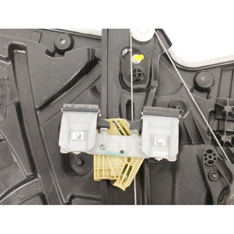 ELEVALUNAS TRASERO DERECHO SIN MOTOR