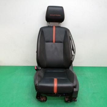 ASIENTO DELANTERO IZQUIERDO PROTECTOR SALTADO 