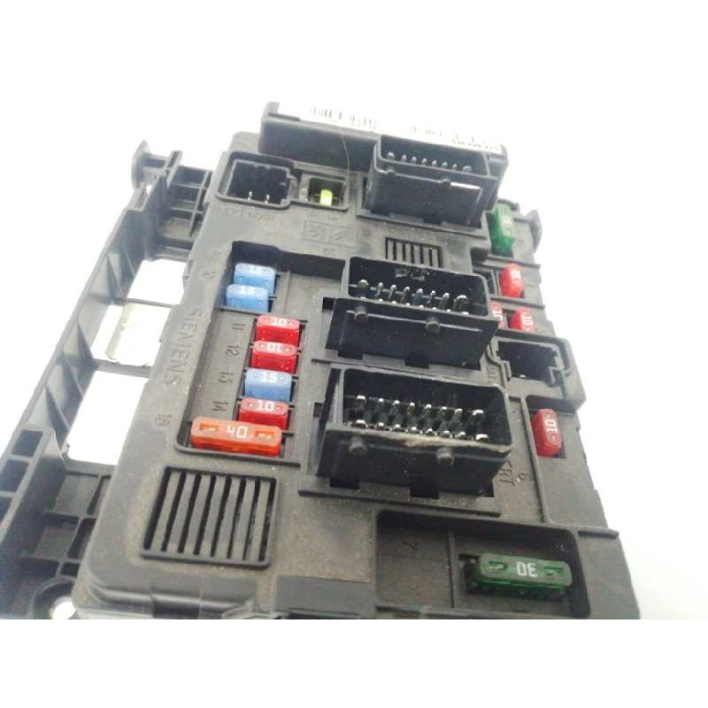 CAJA RELES / FUSIBLES T118470002