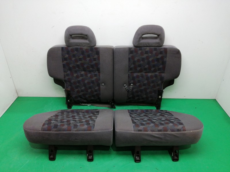 Recambio de asientos traseros para nissan terrano/terrano.ii (r20) comfort referencia OEM IAM  3 PUERTAS 