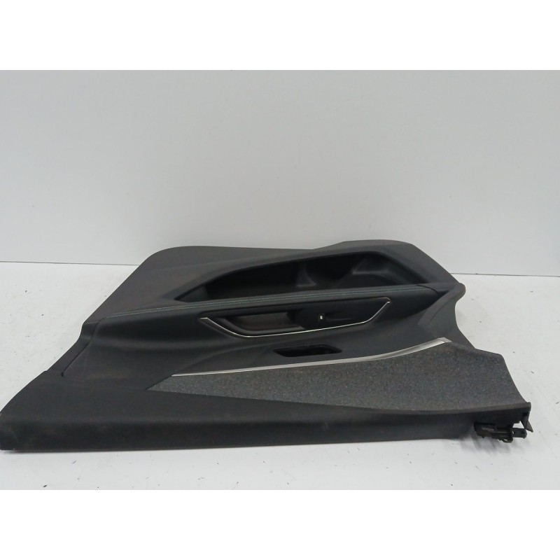 GUARNECIDO PUERTA DELANTERA DERECHA