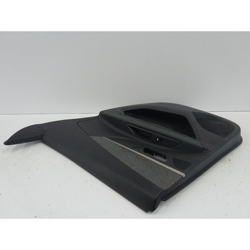 GUARNECIDO PUERTA TRASERA DERECHA