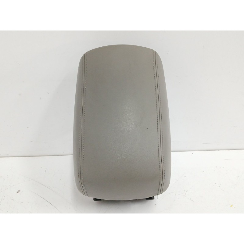 Recambio de apoyabrazos central para kia carens iii monospace (un) 2.0 crdi 140 referencia OEM IAM 846601D1005U  