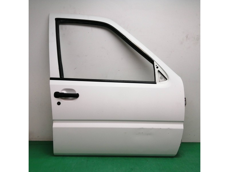 Recambio de puerta delantera derecha para nissan terrano/terrano.ii (r20) 2.7 turbodiesel referencia OEM IAM Recambio de puerta delantera derecha para nissan terrano/terrano.ii (r20) 2.7 turbodiesel referencia OEM IAM