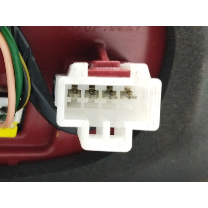 PILOTO TRASERO DERECHO INTERIOR OBSERVAR FOTO 100