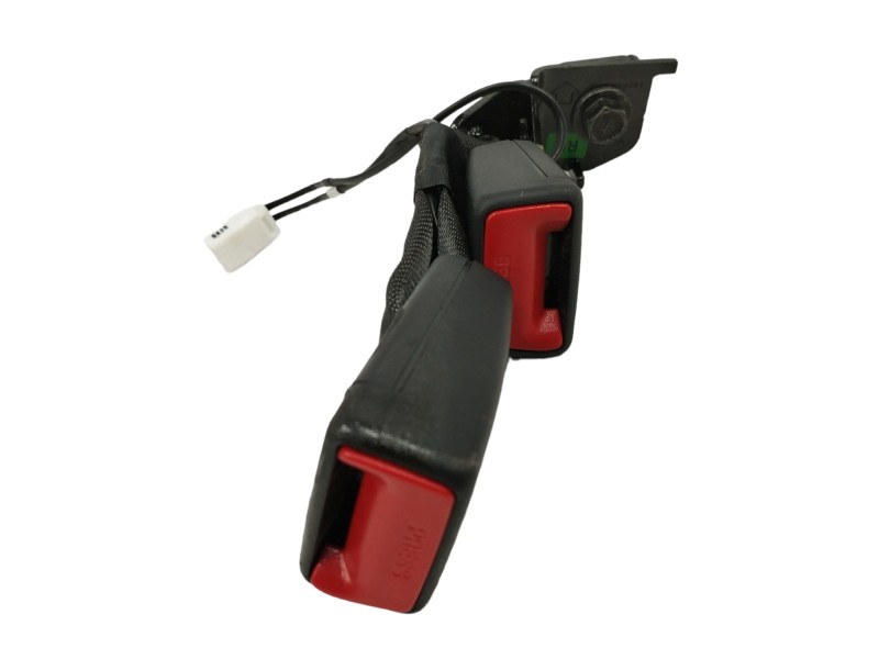 Recambio de enganche cinturon derecho para kia rio (yb) 1.2 cat referencia OEM IAM 898B0H8200WK TRASERO 