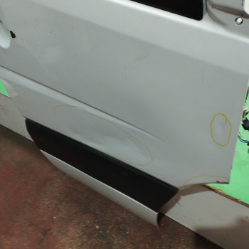 Recambio de puerta delantera derecha para mercedes-benz sprinterii caja cerrada (desde 01.06) 2.1 cdi referencia OEM IAM  NECESI