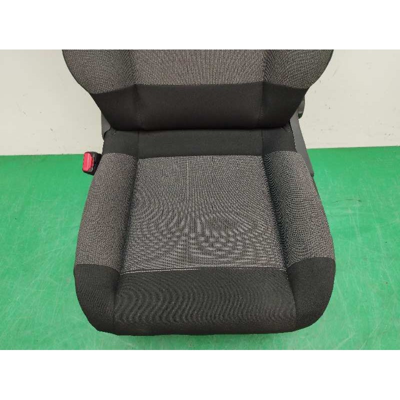 ASIENTO DELANTERO IZQUIERDO