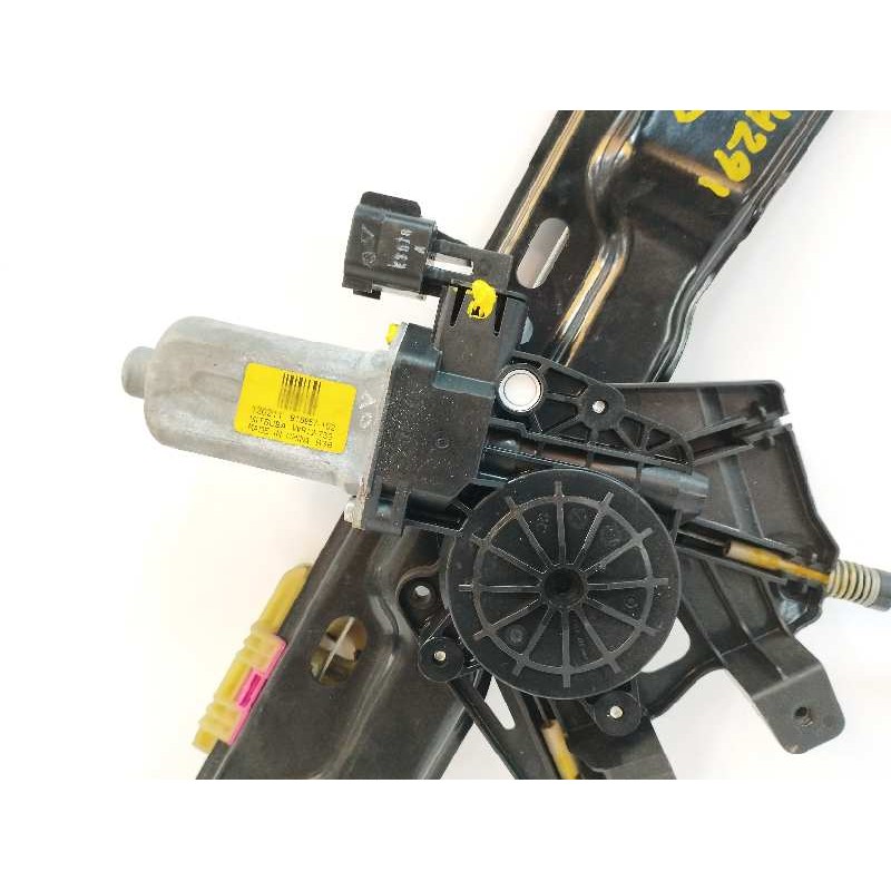 ELEVALUNAS DELANTERO DERECHO