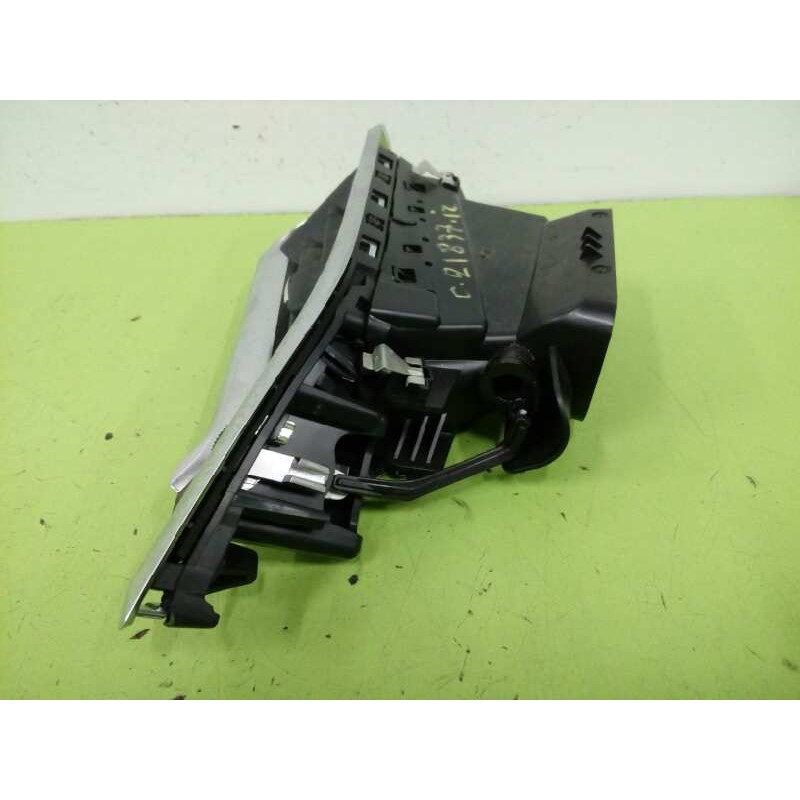 REJILLA AIREADORA LADO IZQUIERDO