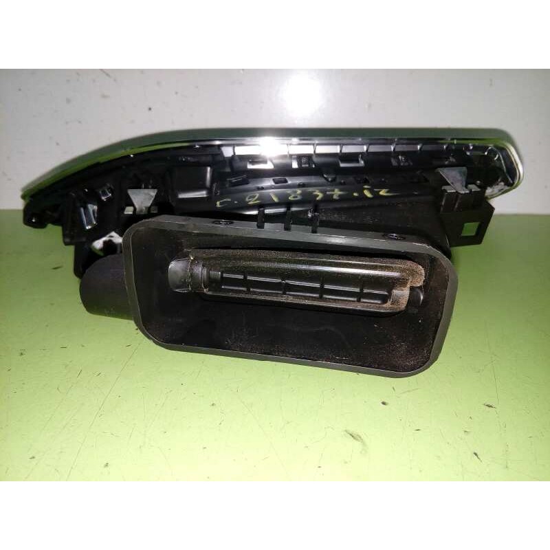 REJILLA AIREADORA LADO IZQUIERDO