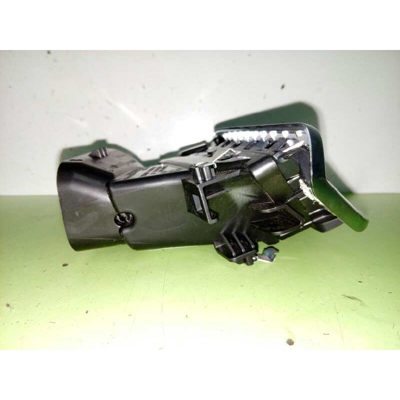 REJILLA AIREADORA LADO IZQUIERDO