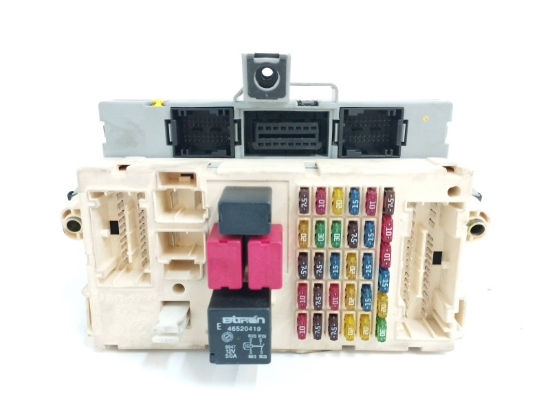 Recambio de caja reles / fusibles para alfa romeo 147 (190) 1.6 16v cat referencia OEM IAM 51711428  