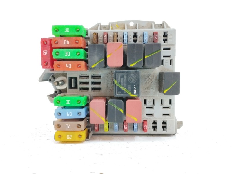 Recambio de caja reles / fusibles para fiat linea (110) 1.6 jtdm 16v cat referencia OEM IAM 51815360  
