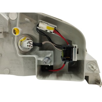 Recambio de piloto trasero derecho interior para peugeot 508 sw 2.0 blue-hdi fap referencia OEM IAM 9686780680  