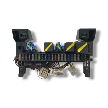 CAJA RELES / FUSIBLES 