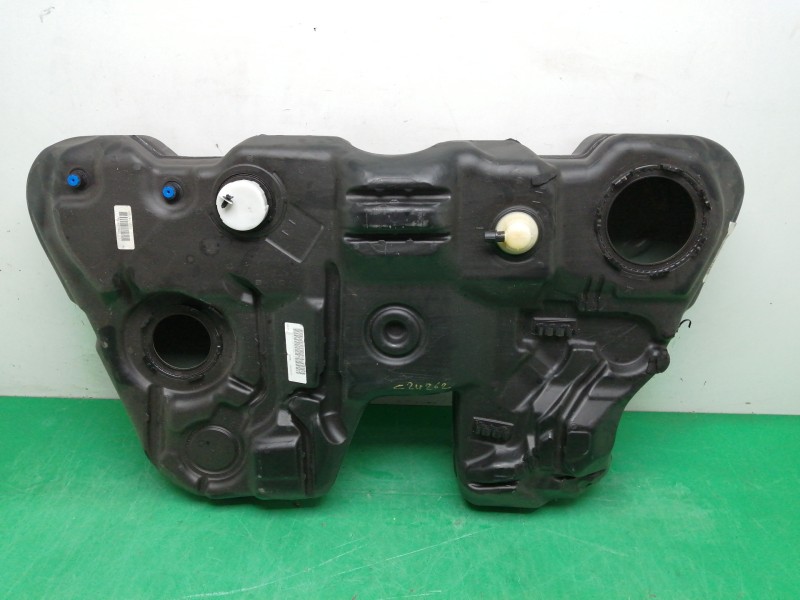 Recambio de deposito combustible para volvo v60 kombi cross country 2.0 diesel cat referencia OEM IAM 31372653 Recambio de deposito combustible para volvo v60 kombi cross country 2.0 diesel cat referencia OEM IAM 31372653