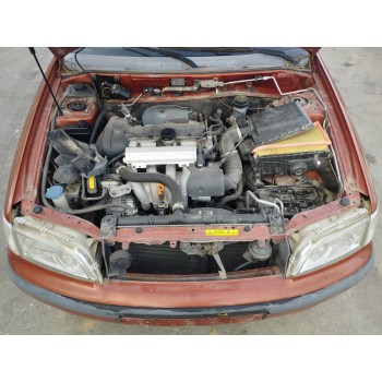 volvo s40 berlina del año 2000