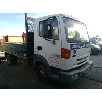 nissan atleon del año 2000