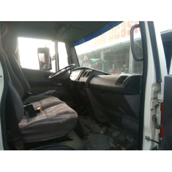 nissan atleon del año 2000