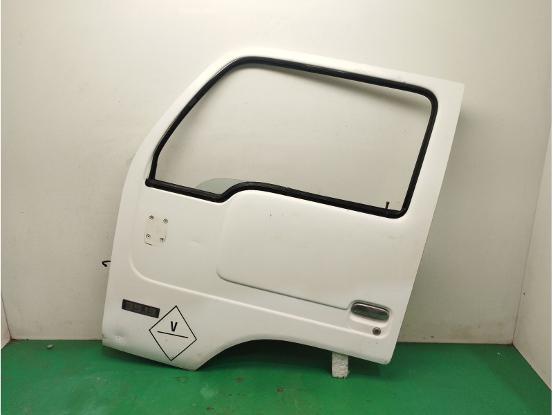 Recambio de puerta delantera izquierda para nissan cabstar 01.04  3.0 diesel referencia OEM IAM  OBSERVAR FOTOS 