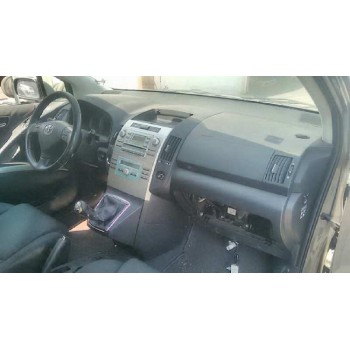 toyota corolla verso (r1) del año 2004