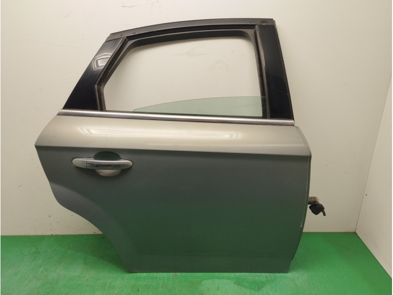 Recambio de puerta trasera derecha para ford mondeo ber. (ca2) 2.0 cat referencia OEM IAM  OBSERVAR FOTOS 