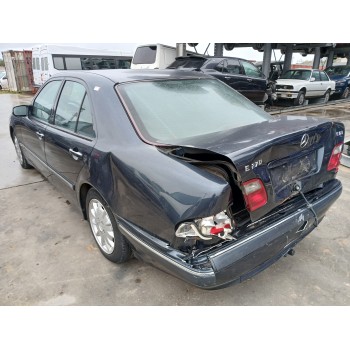 mercedes-benz clase e (w210) del año 2001