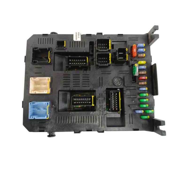CAJA RELES / FUSIBLES