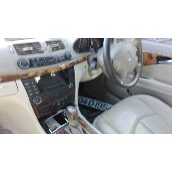 mercedes-benz clase e (w211) berlina del año 2004