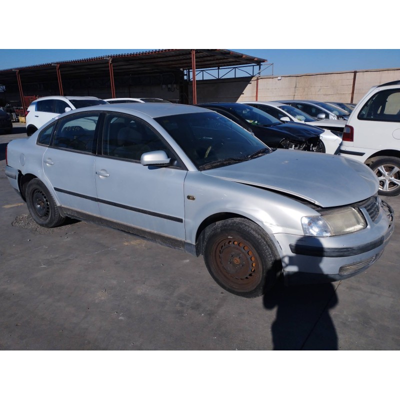 VOLKSWAGEN PASSAT BERLINA (3B2)