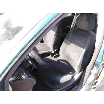 ford focus berlina (cak) del año 2000