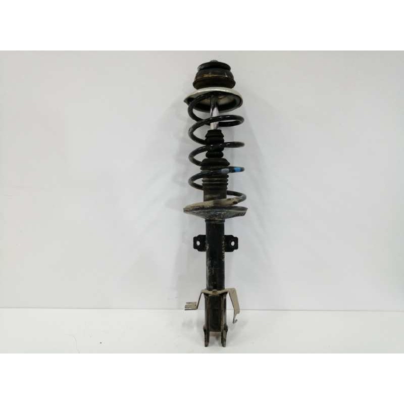 Recambio de amortiguador delantero derecho para dacia duster laureate 4x2 referencia OEM IAM 8200813791A  