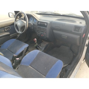 peugeot 106 (s2) del año 2001