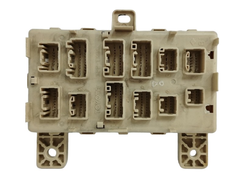 Recambio de caja reles / fusibles para lexus rx 3.3 v6 24v cat referencia OEM IAM  OBSERVAR FOTOS 