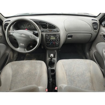 ford fiesta berlina del año 1998