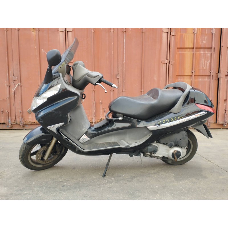 piaggio x8 del año 2004