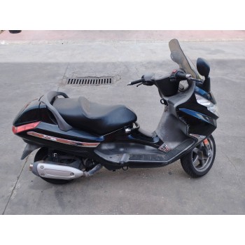 piaggio x8 del año 2004