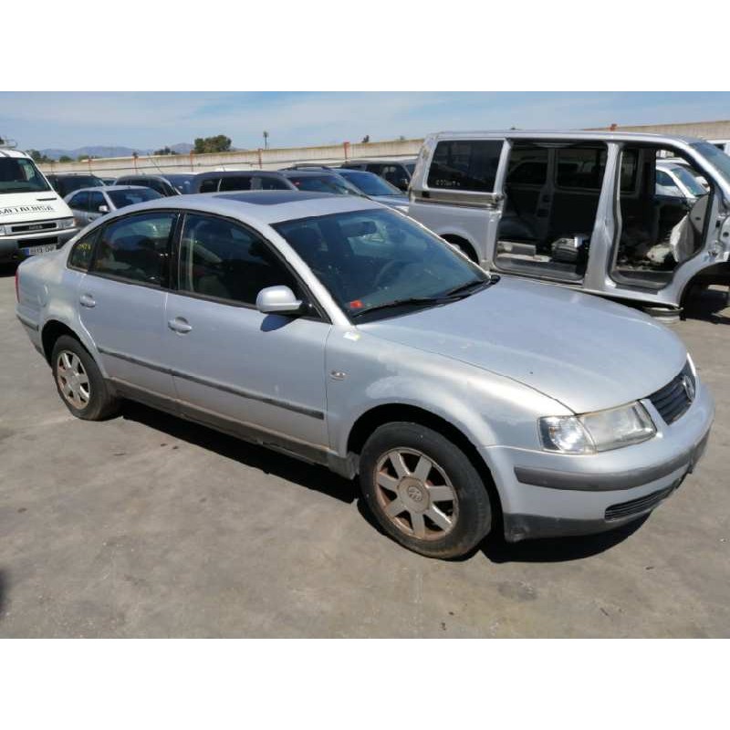 VOLKSWAGEN PASSAT BERLINA (3B2)