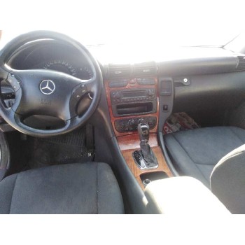 mercedes-benz clase c (w203) berlina del año 2001