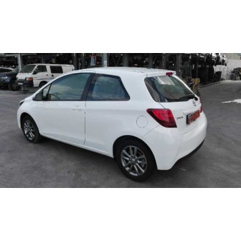 toyota yaris (_p13_) del año 2015