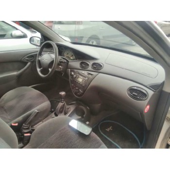 ford focus berlina (cak) del año 2000