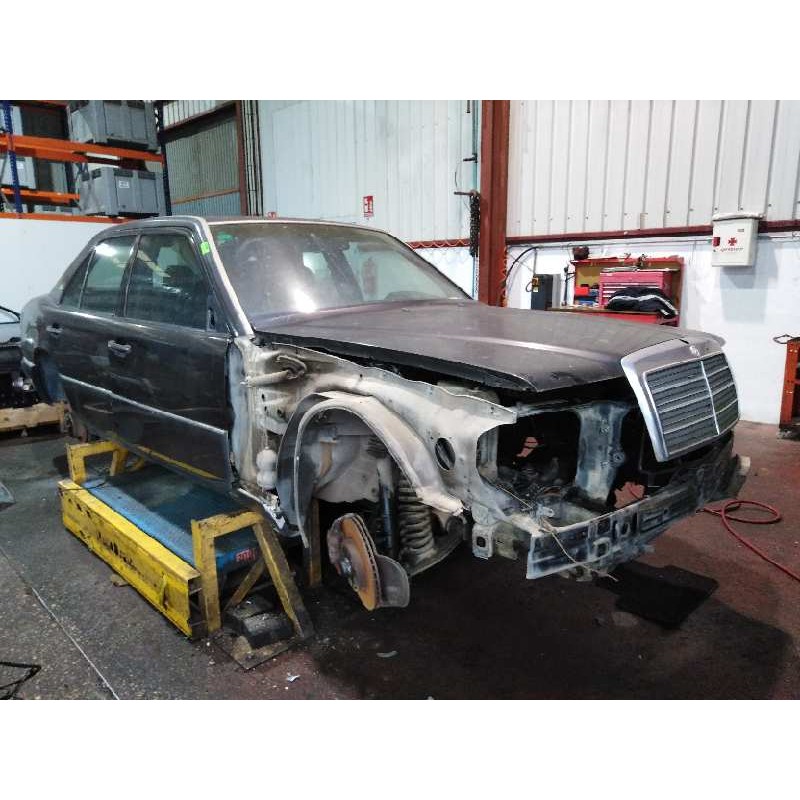 MERCEDES-BENZ CLASE E (W124) BERLINA