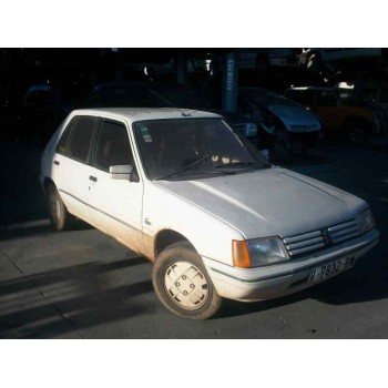 peugeot 205 berlina del año 1986