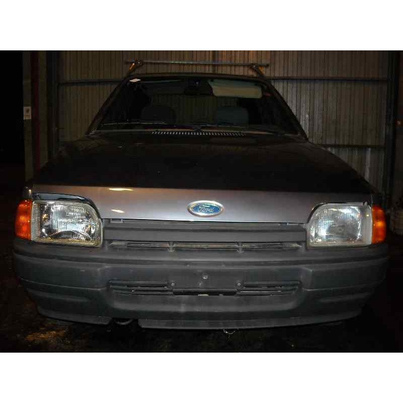 ford escort berlina del año 1986
