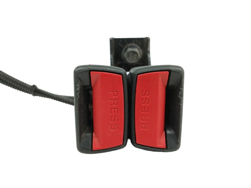 Recambio de enganche cinturon izquierdo para kia cee´d 1.4 cat referencia OEM IAM  TRASERO 
