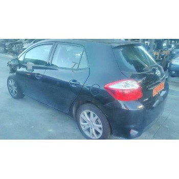 toyota auris del año 2012