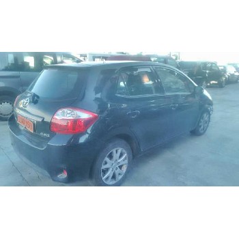 toyota auris del año 2012