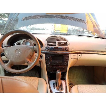 mercedes-benz clase e (w211) berlina del año 2002